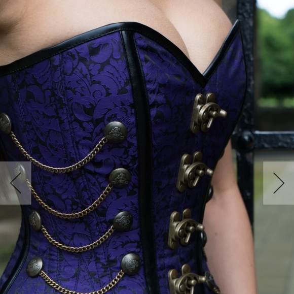 😈NWT Purple Steampunk corset with chains from Corsets Story! - Picture 3 of 16
